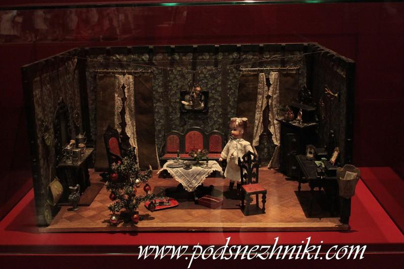Антикварные немецкие кукольные домики, кукольная посуда и миниатюра