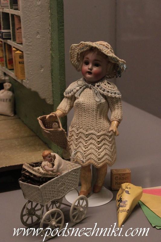 Антикварные немецкие куклы, кукольные домики, кукольная посуда и миниатюра