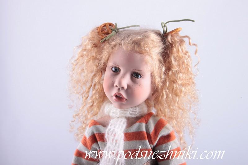 Коллекционная кукла Zwergnase Corinne с кошечкой Коллекционная кукла Zwergnase Corinne с кошечкой