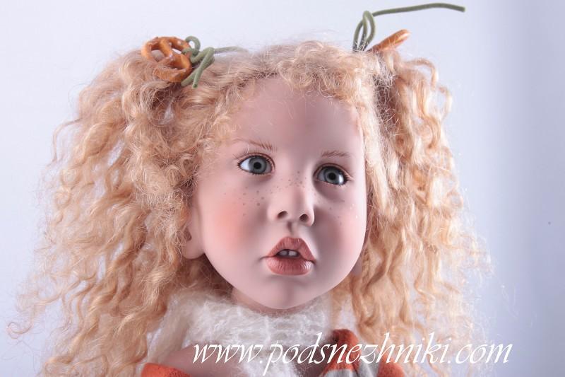 Коллекционная кукла Zwergnase Corinne с кошечкой Коллекционная кукла Zwergnase Corinne с кошечкой