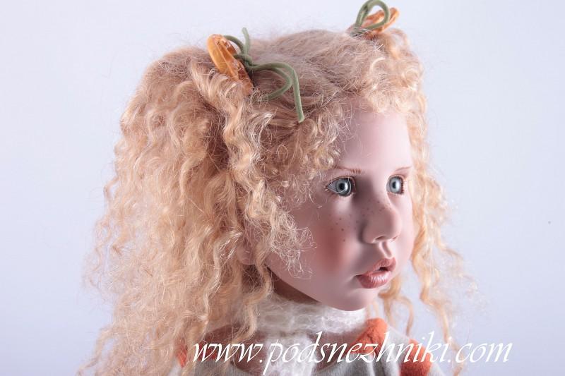Коллекционная кукла Zwergnase Corinne с кошечкой Коллекционная кукла Zwergnase Corinne с кошечкой