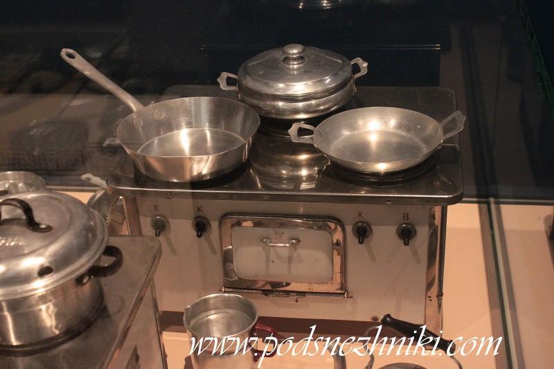 Антикварные немецкие куклы, кукольные домики, кукольная посуда и миниатюра Антикварные немецкие куклы, кукольные домики, кукольная посуда и миниатюра