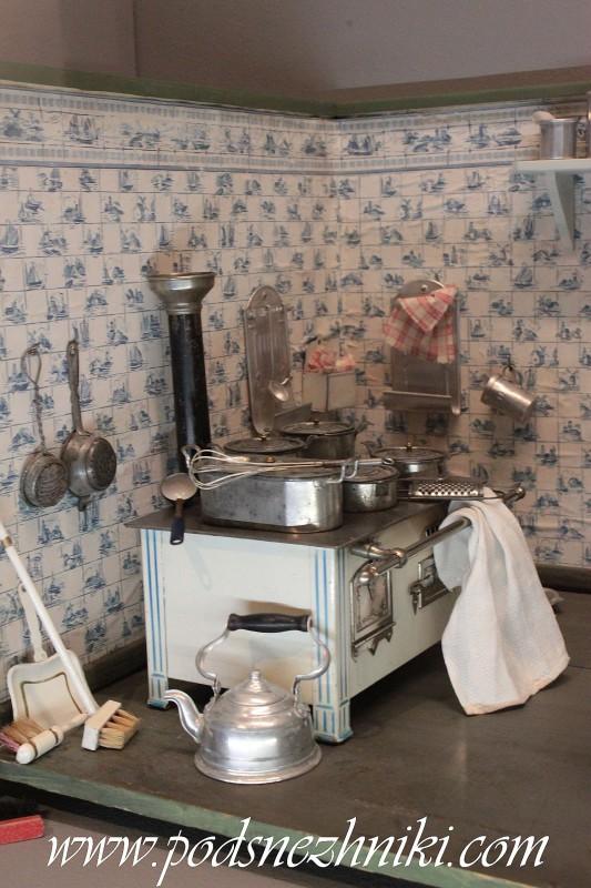 Антикварные немецкие куклы, кукольные домики, кукольная посуда и миниатюра Антикварные немецкие куклы, кукольные домики, кукольная посуда и миниатюра