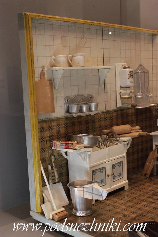 Антикварные немецкие куклы, кукольные домики, кукольная посуда и миниатюра Антикварные немецкие куклы, кукольные домики, кукольная посуда и миниатюра
